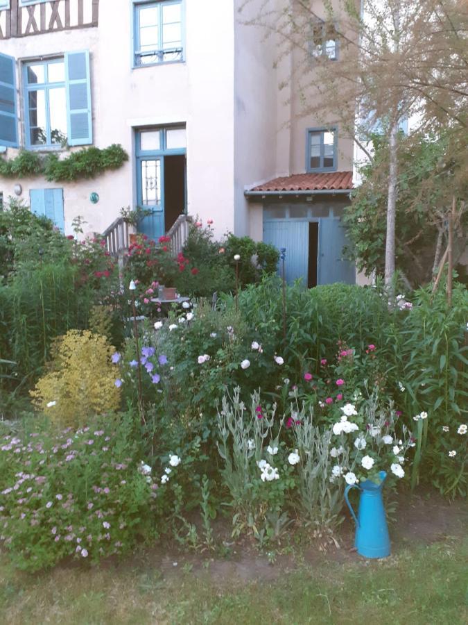 Chambre D Hote "Sous Le Clocher" Saint-Léonard-de-Noblat Esterno foto