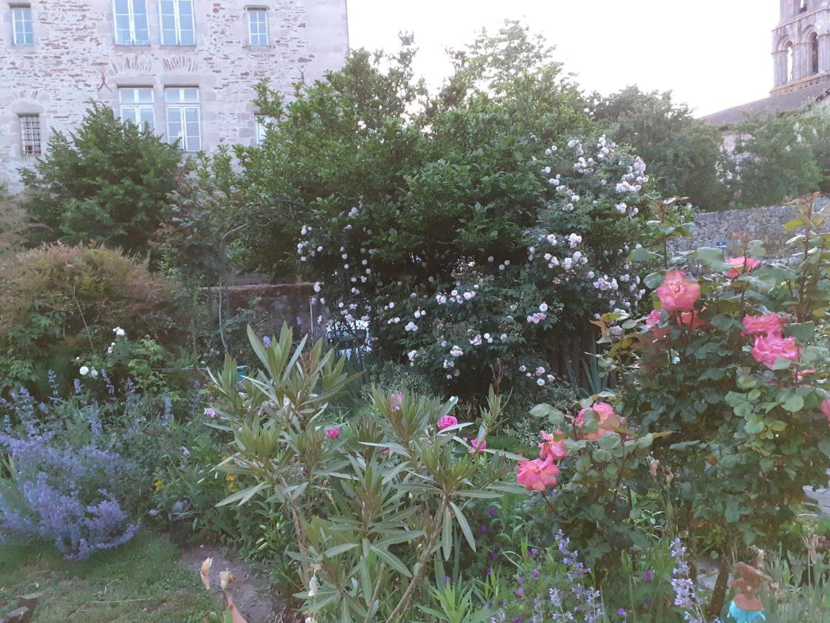 Chambre D Hote "Sous Le Clocher" Saint-Léonard-de-Noblat Esterno foto