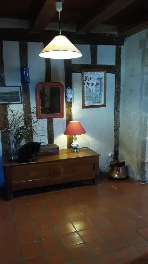 Chambre D Hote "Sous Le Clocher" Saint-Léonard-de-Noblat Esterno foto